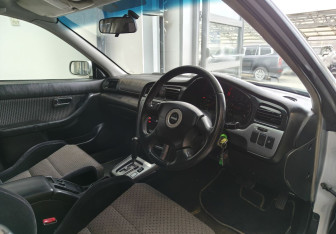 Подержанный автомобиль Subaru Legacy Sedan 2001 года (7 фото)