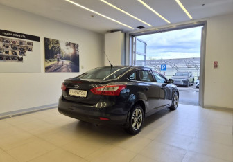 Подержанный автомобиль Ford Focus Sedan 2011 года (4 фото)