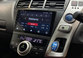 Подержанный автомобиль Toyota Prius Alpha 2011 года (10 фото)