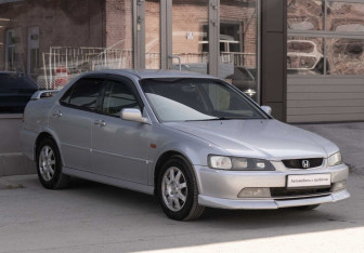 Подержанный автомобиль Honda Accord Sedan 2002 года (3 фото)