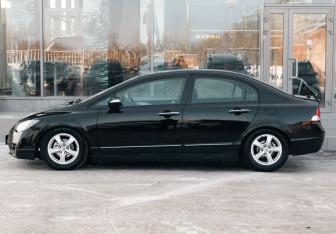 Подержанный автомобиль Honda Civic Sedan 2009 года (8 фото)