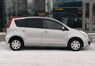 Подержанный автомобиль Nissan Note 2009 года (4 фото)