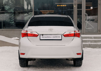 Подержанный автомобиль Toyota Corolla Sedan 2014 года (6 фото)