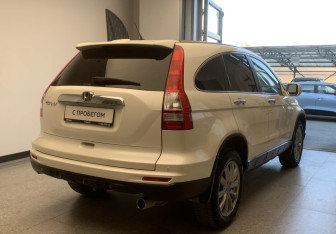 Подержанный автомобиль Honda CR-V 2011 года (4 фото)