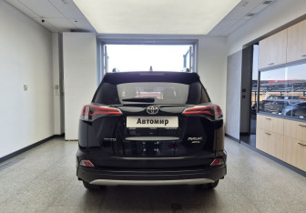 Подержанный автомобиль Toyota RAV4 2019 года (5 фото)
