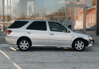 Подержанный автомобиль Toyota Vista Wagon 2003 года (4 фото)