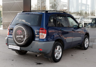 Подержанный автомобиль Toyota RAV4 2001 года (5 фото)