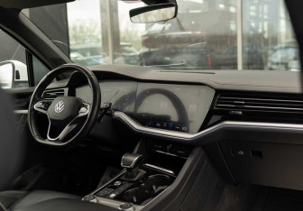 Подержанный автомобиль Volkswagen Touareg 2021 года (10 фото)