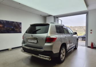 Подержанный автомобиль Toyota Highlander 2011 года (4 фото)