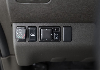 Подержанный автомобиль Nissan Pathfinder 2007 года (17 фото)