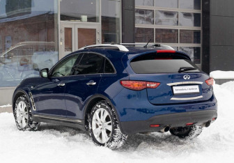 Подержанный автомобиль Infiniti FX 2012 года (7 фото)
