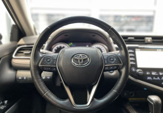 Подержанный автомобиль Toyota Camry Sedan 2019 года (15 фото)