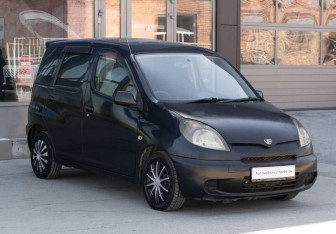 Подержанный автомобиль Toyota FunCargo 1999 года (3 фото)