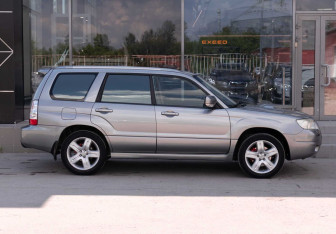 Подержанный автомобиль Subaru Forester Suv 2006 года (4 фото)