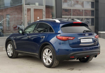 Подержанный автомобиль Infiniti FX 2012 года (7 фото)