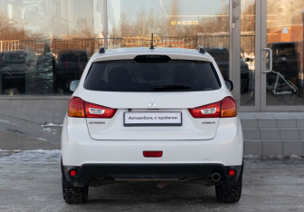 Подержанный автомобиль Mitsubishi ASX 2014 года (6 фото)