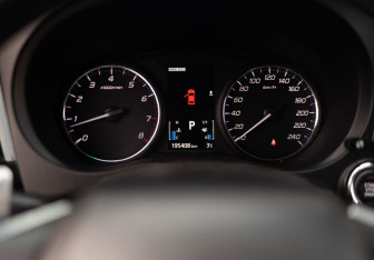 Подержанный автомобиль Mitsubishi Outlander 2015 года (13 фото)