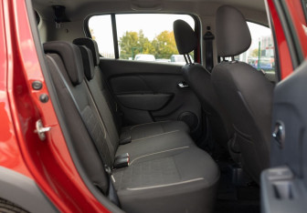 Подержанный автомобиль Renault Sandero 2020 года (18 фото)