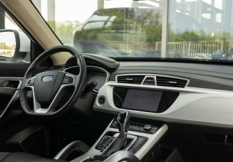 Подержанный автомобиль Geely Atlas 2020 года (10 фото)