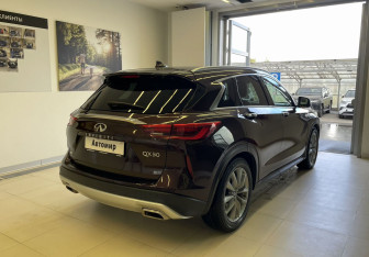 Подержанный автомобиль Infiniti QX50 2021 года (4 фото)
