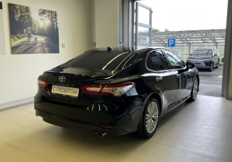 Подержанный автомобиль Toyota Camry Sedan 2019 года (4 фото)