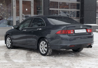 Подержанный автомобиль Honda Accord Sedan 2006 года (7 фото)