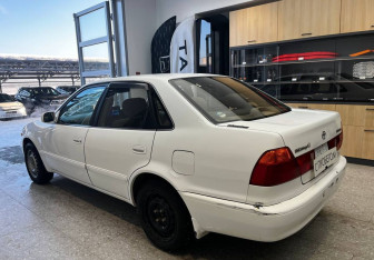 Подержанный автомобиль Toyota Sprinter Sedan 1998 года (7 фото)