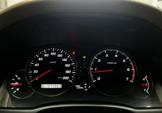 Подержанный автомобиль Toyota Land Cruiser Prado 2007 года (10 фото)