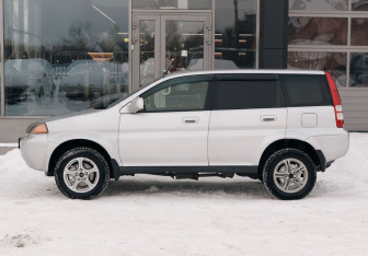 Подержанный автомобиль Honda HR-V 2000 года (8 фото)