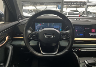 Подержанный автомобиль Geely Monjaro 2023 года (10 фото)