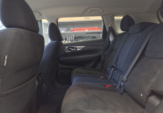 Подержанный автомобиль Nissan X-Trail 2017 года (12 фото)