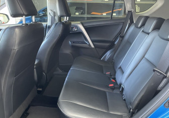 Подержанный автомобиль Toyota RAV4 2016 года (9 фото)