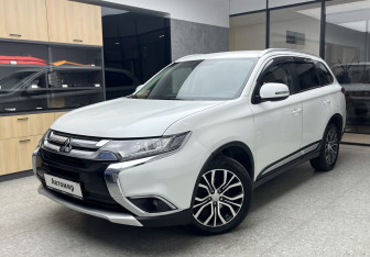 Подержанный автомобиль Mitsubishi Outlander 2015 года (1 фото)