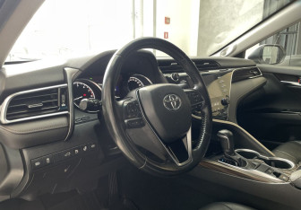 Подержанный автомобиль Toyota Camry Sedan 2018 года (9 фото)