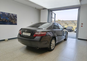 Подержанный автомобиль Toyota Camry Sedan 2010 года (4 фото)