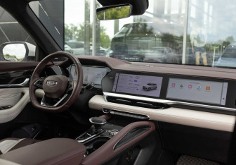 Подержанный автомобиль Geely Monjaro 2023 года (10 фото)