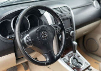 Подержанный автомобиль Suzuki Grand Vitara 2012 года (11 фото)