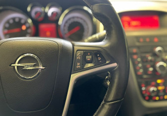 Подержанный автомобиль Opel Astra Hatchback 2014 года (15 фото)