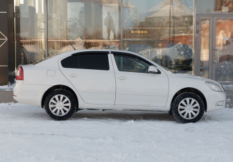 Подержанный автомобиль Skoda Octavia Liftback 2011 года (4 фото)
