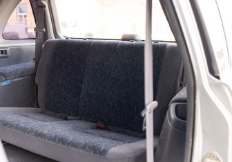 Подержанный автомобиль Toyota Ipsum 1996 года (16 фото)