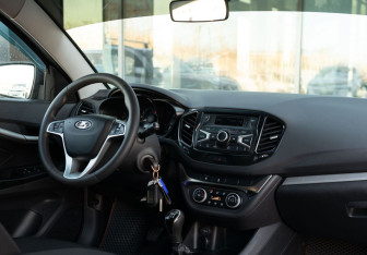 Подержанный автомобиль LADA (ВАЗ) Vesta Sedan 2018 года (10 фото)