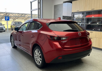 Подержанный автомобиль Mazda Axela Hatchback 2016 года (4 фото)