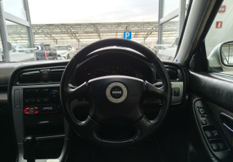 Подержанный автомобиль Subaru Legacy Sedan 2001 года (10 фото)