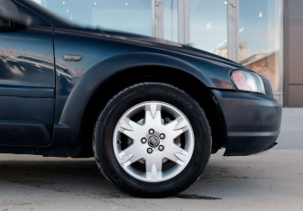 Подержанный автомобиль Volvo XC70 2001 года (9 фото)