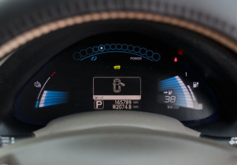 Подержанный автомобиль Nissan Leaf 2011 года (13 фото)