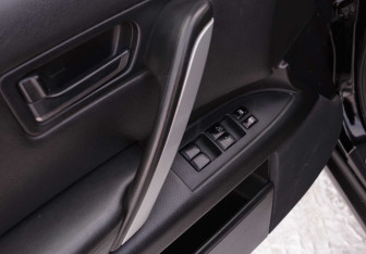 Подержанный автомобиль Infiniti FX 2003 года (15 фото)