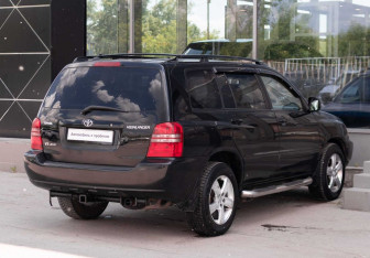 Подержанный автомобиль Toyota Highlander 2001 года (5 фото)
