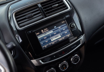 Подержанный автомобиль Mitsubishi ASX 2014 года (14 фото)