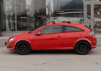 Подержанный автомобиль Opel Astra Hatchback 2010 года (8 фото)