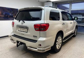 Подержанный автомобиль Toyota Sequoia 2011 года (4 фото)